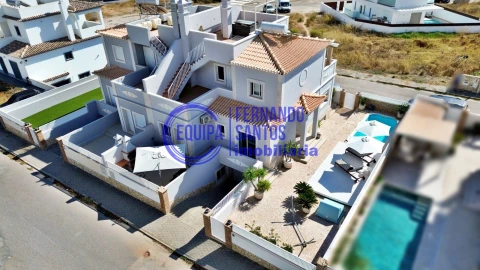 Moradia T3 para Venda em Armação de Pera