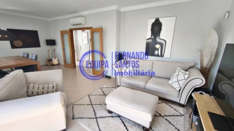 Moradia T3 para Venda em Armação de Pera