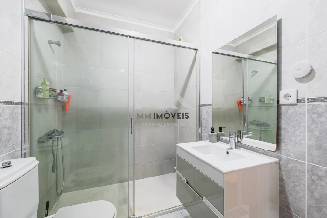 Apartamento T2 para Venda em Canelas Foto 14