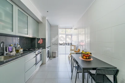 Apartamento T2 para Venda em Canelas