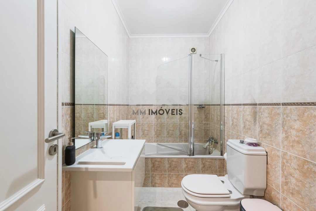 Apartamento T2 para Venda em Canelas Foto 17