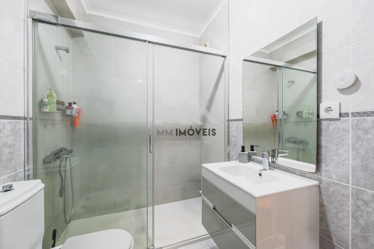 Apartamento T2 para Venda em Canelas Foto 14