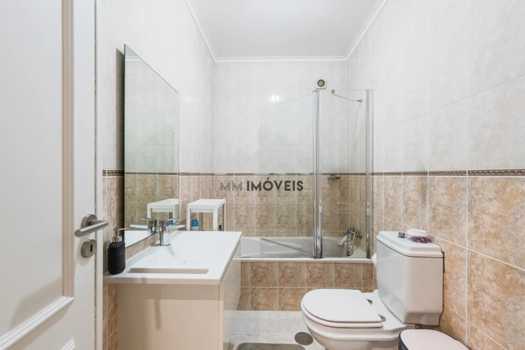 Apartamento T2 para Venda em Canelas Foto 17
