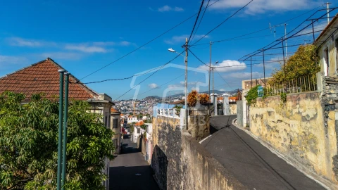 Moradia T1 para Venda em São Gonçalo