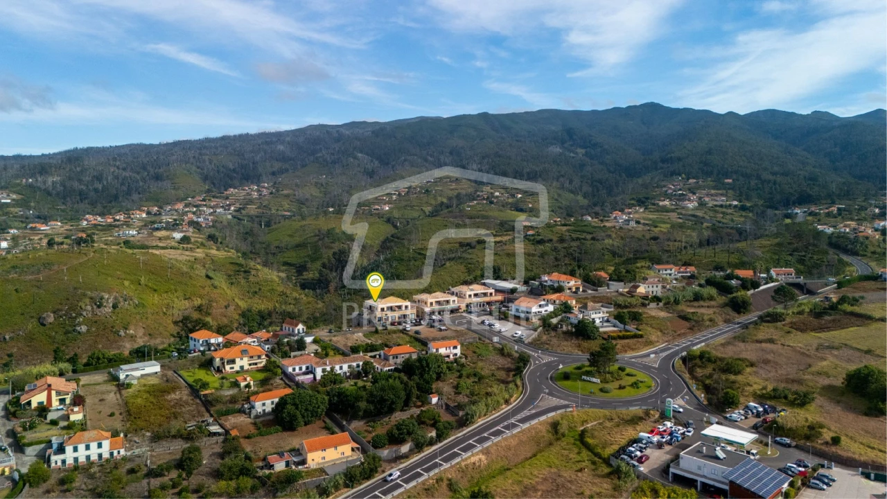 Moradia T3 para Venda em Prazeres Foto 4
