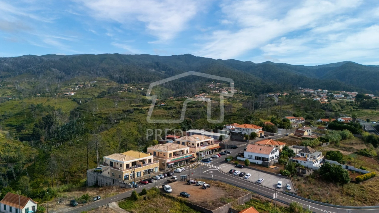 Moradia T3 para Venda em Prazeres Foto 3
