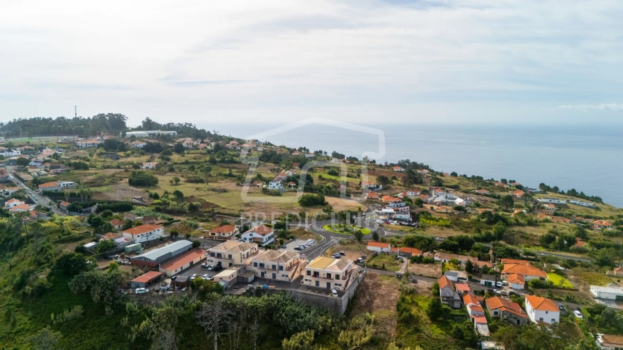 Moradia T3 para Venda em Prazeres Foto 5