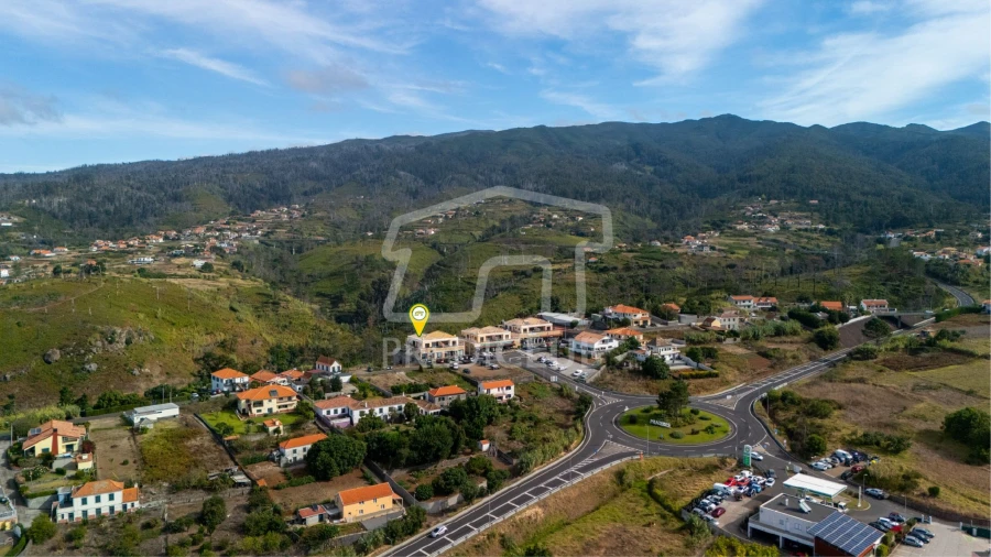 Moradia T3 para Venda em Prazeres Foto 4