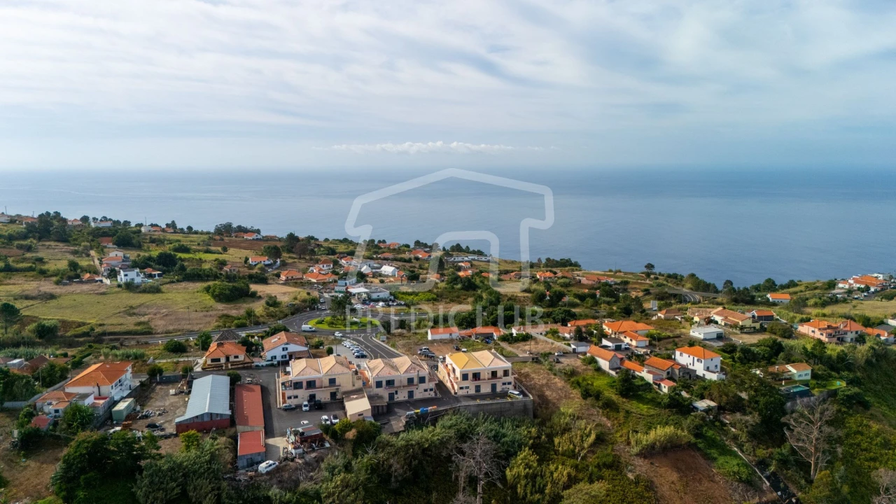 Moradia T3 para Venda em Prazeres Foto 6