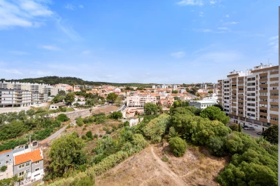Apartamento T4 para Venda em Carnaxide e Queijas