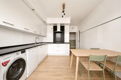 Apartamento T4 para Venda em Carnaxide e Queijas