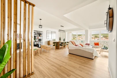 Apartamento T4 para Venda em Carnaxide e Queijas