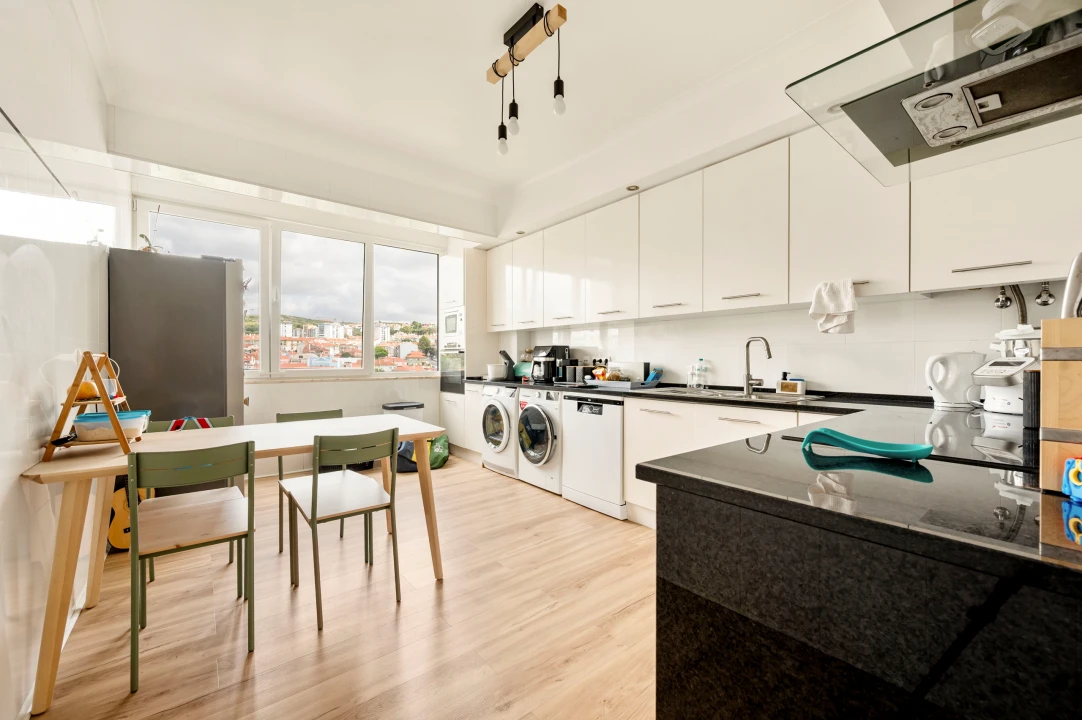 Apartamento T4 para Venda em Carnaxide e Queijas Foto 14