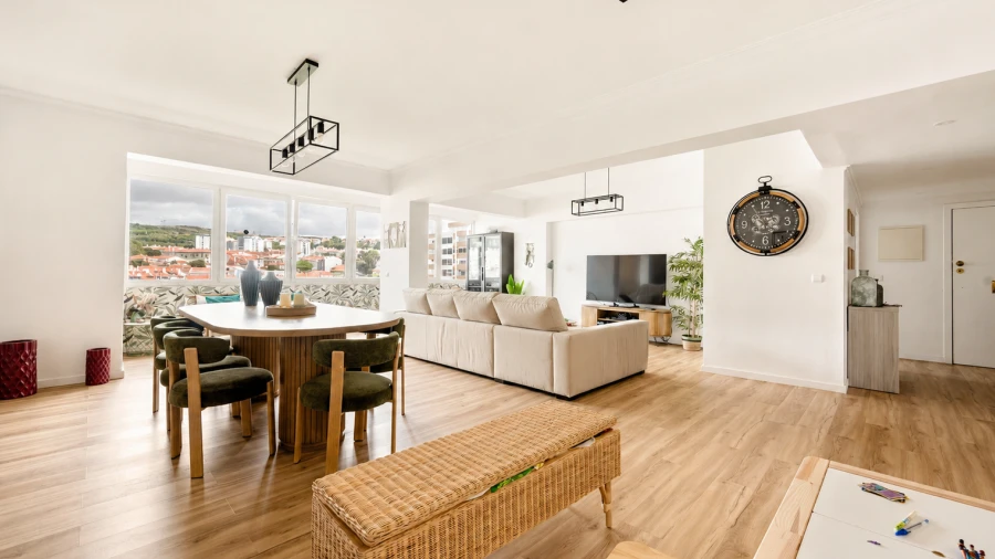 Apartamento T4 para Venda em Carnaxide e Queijas