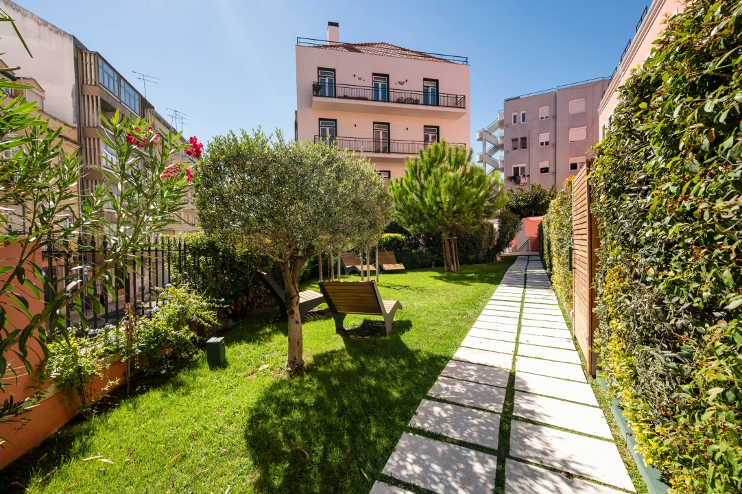 Apartamento T2 para Venda em Campolide Foto 37