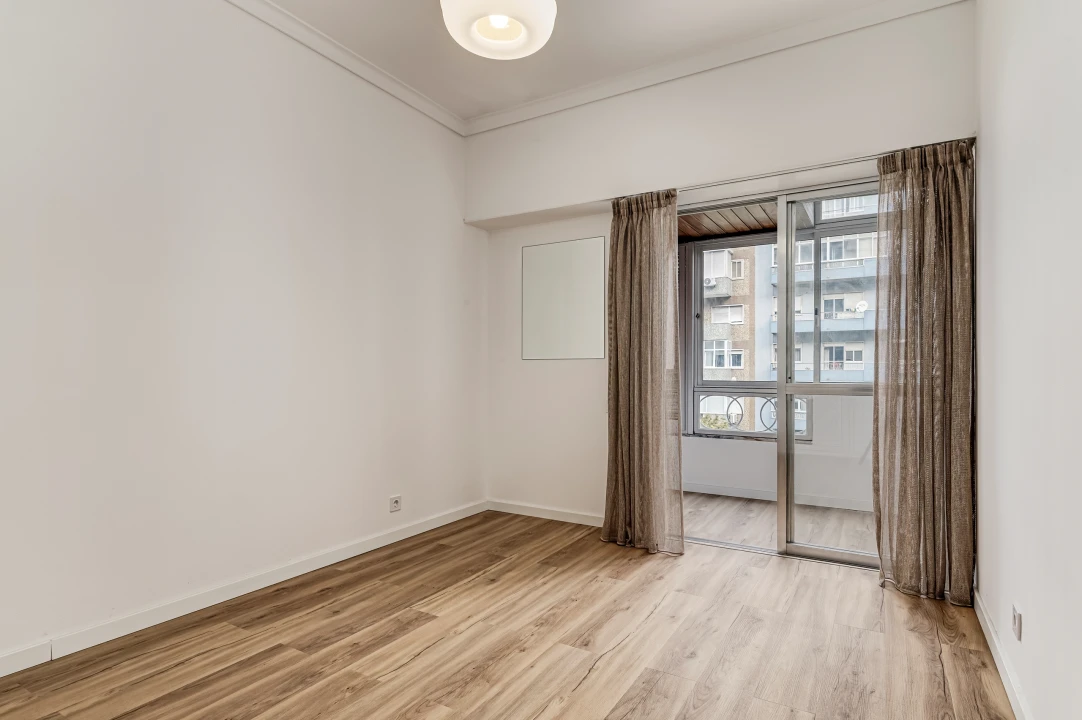 Apartamento T1 para Venda em Campolide Foto 12