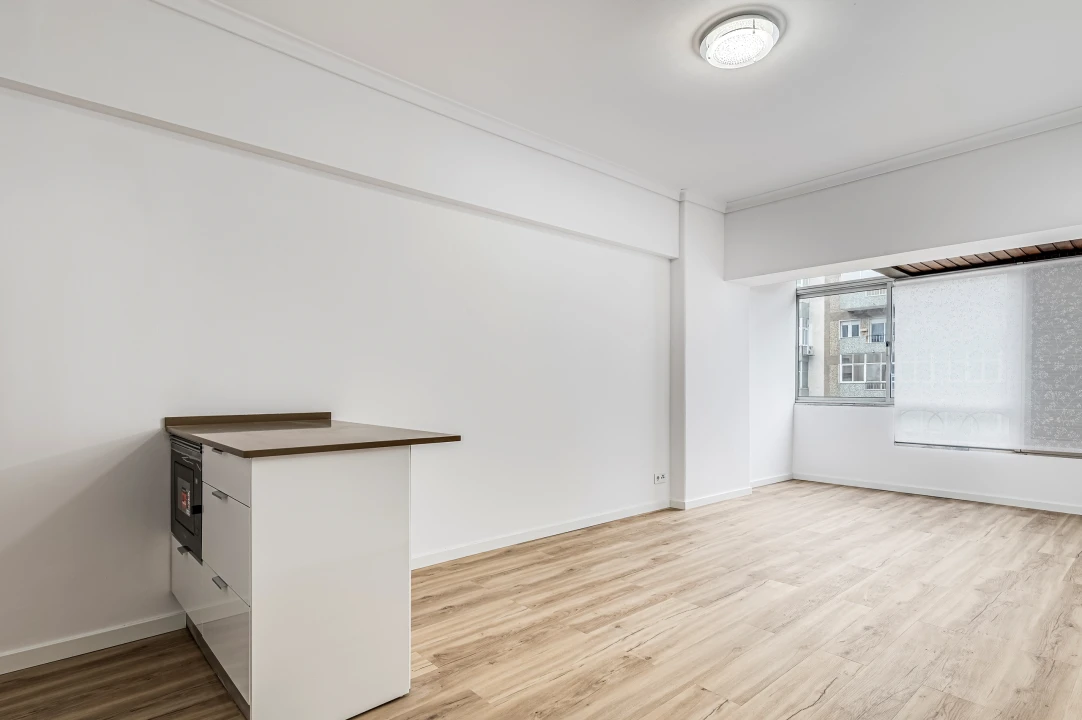 Apartamento T1 para Venda em Campolide Foto 1
