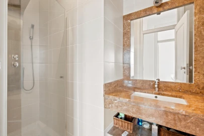 Apartamento T5 para Venda em Santo António