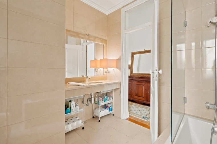 Apartamento T5 para Venda em Santo António Foto 26