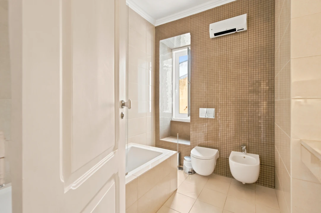 Apartamento T5 para Venda em Santo António Foto 29