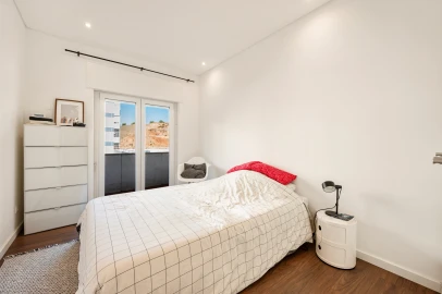 Apartamento T2 para Venda em Santa Clara-A-Nova e Gomes Aires