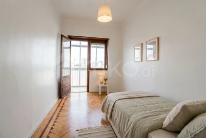 Apartamento T4 para Venda em Laranjeiro e Feijó