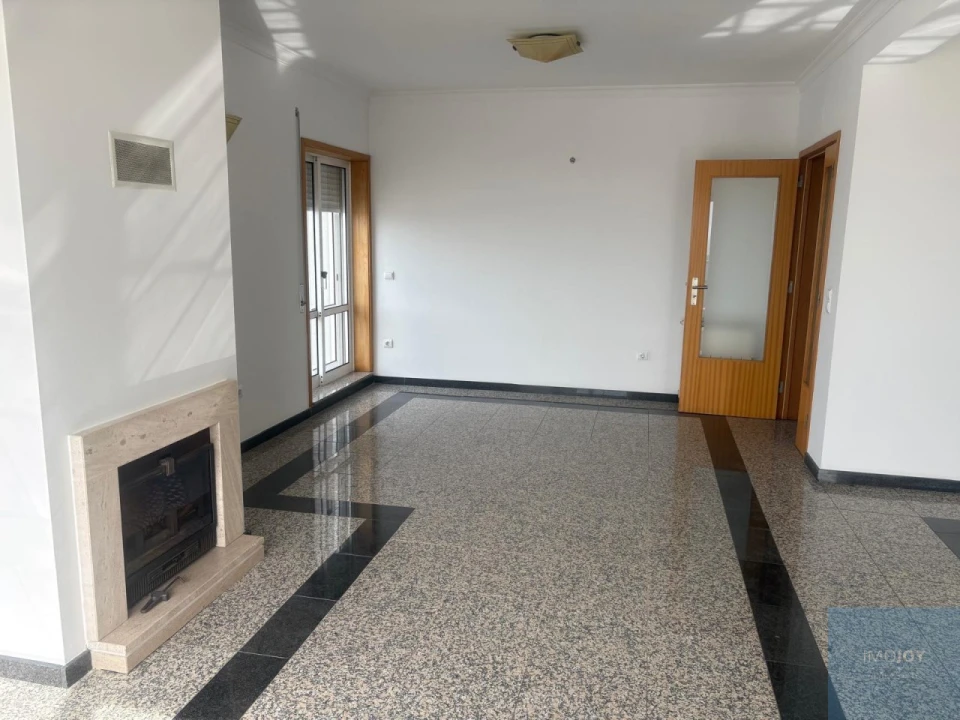 Apartamento T4 para Venda em Mafamude e Vilar do Paraíso Foto 6