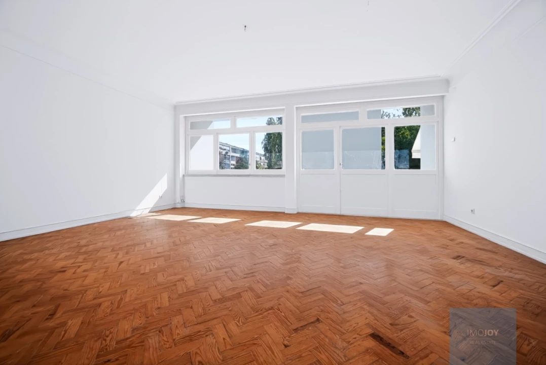 Apartamento T4 para Venda em Alvalade Foto 1