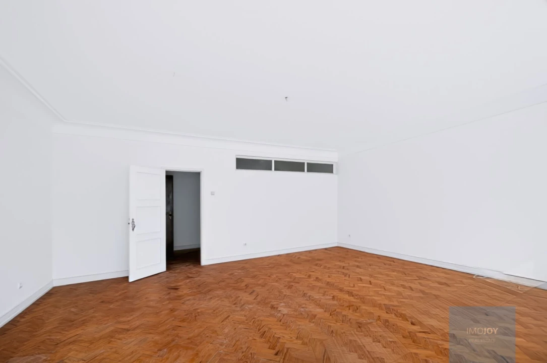 Apartamento T4 para Venda em Alvalade Foto 2