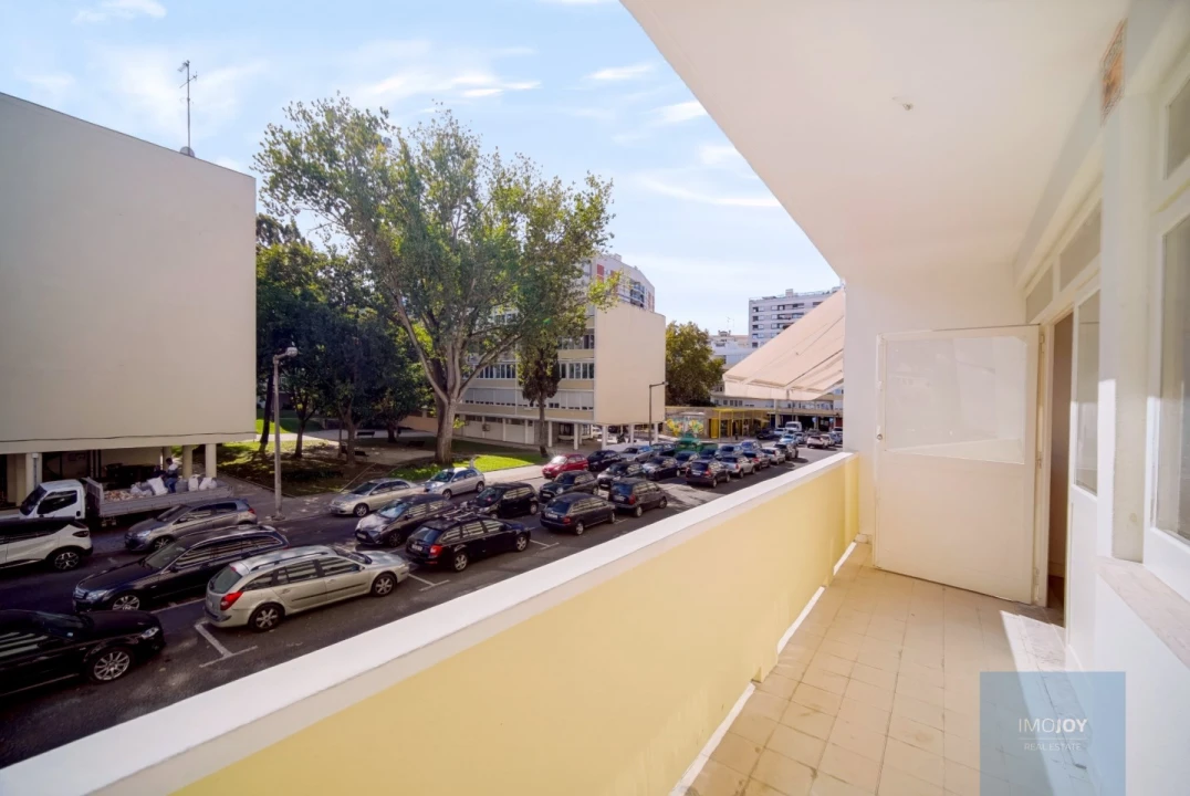 Apartamento T4 para Venda em Alvalade Foto 4