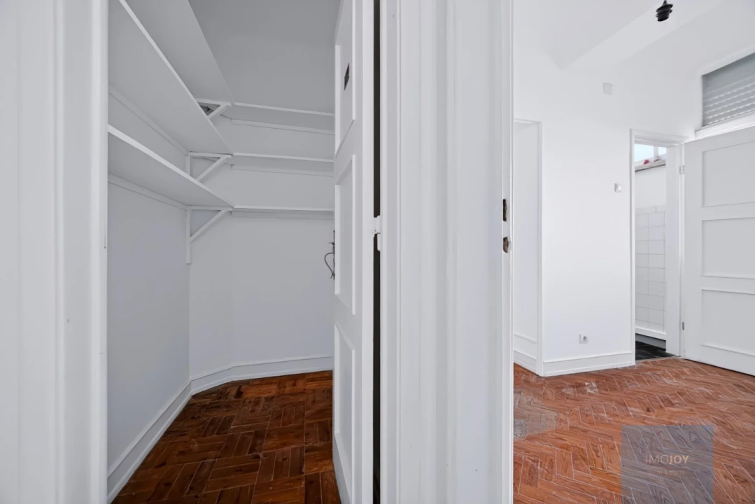 Apartamento T4 para Venda em Alvalade Foto 8