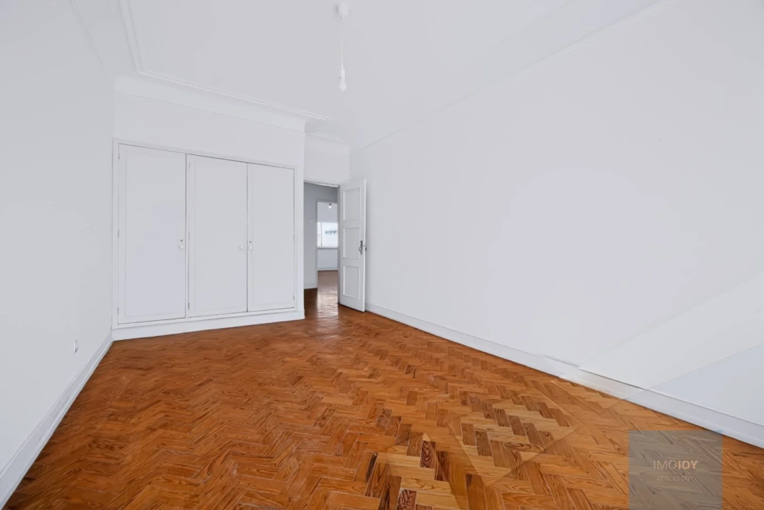 Apartamento T4 para Venda em Alvalade Foto 16