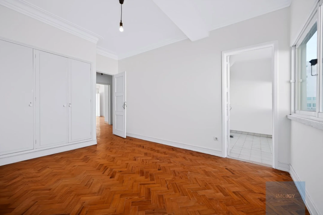 Apartamento T4 para Venda em Alvalade Foto 18