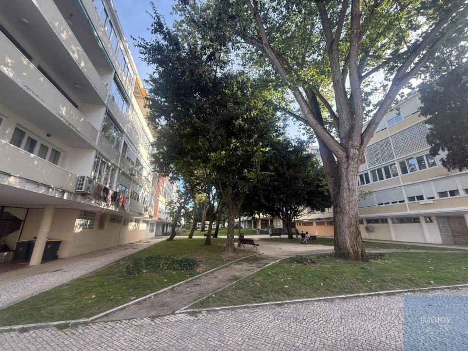 Apartamento T4 para Venda em Alvalade Foto 25