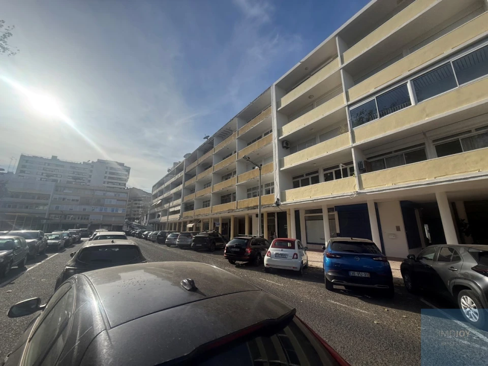 Apartamento T4 para Venda em Alvalade Foto 28