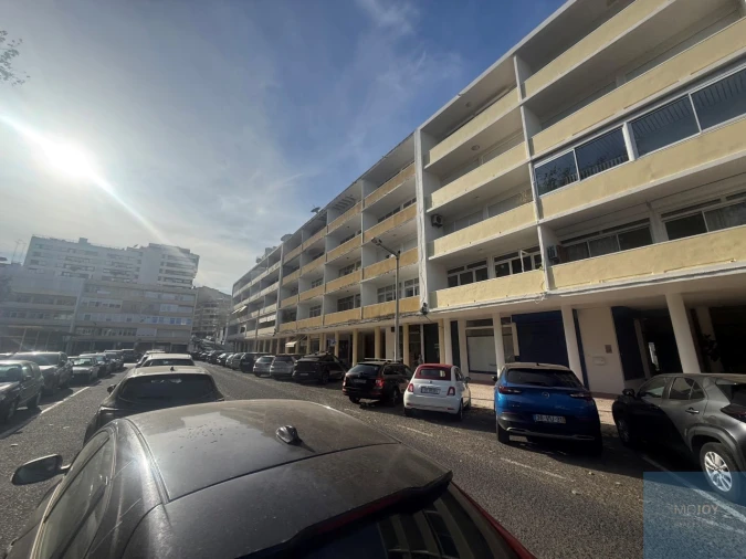 Apartamento T4 para Venda em Alvalade Foto 28