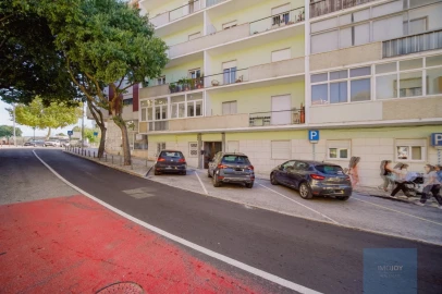 Apartamento T2 para Venda em Oeiras e São Julião da Barra, Paço de Arcos e Caxias