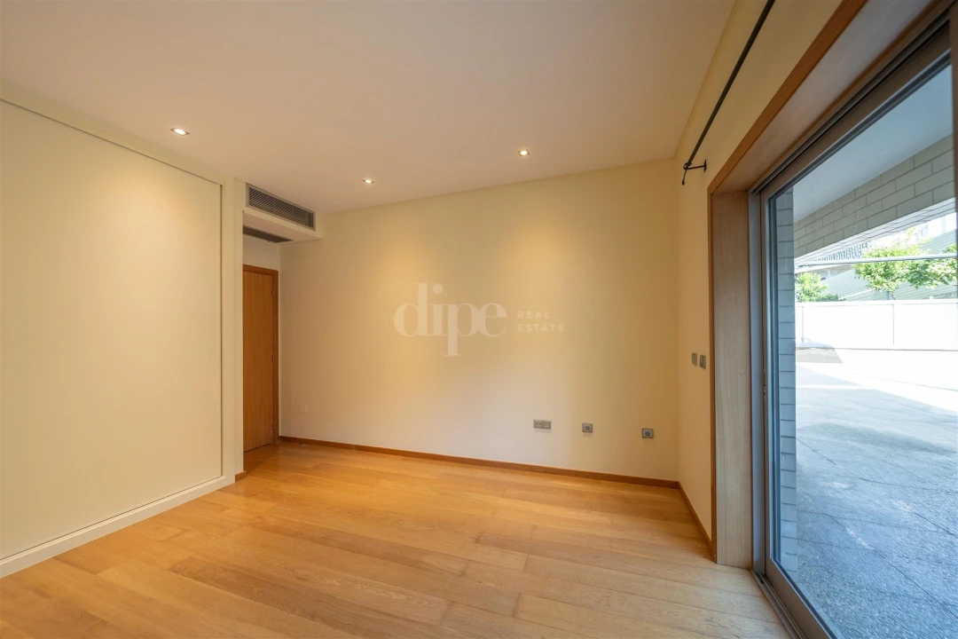 Apartamento T2 para Arrendamento em Creixomil Foto 15