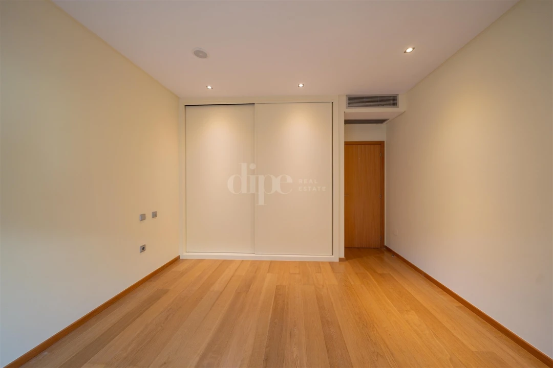 Apartamento T2 para Arrendamento em Creixomil Foto 16