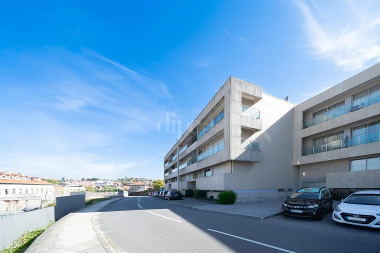 Apartamento T2 para Arrendamento em Creixomil Foto 2