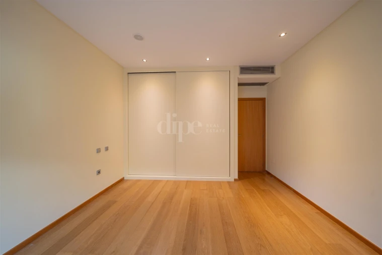 Apartamento T2 para Arrendamento em Creixomil Foto 16
