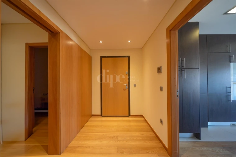 Apartamento T2 para Arrendamento em Creixomil Foto 18
