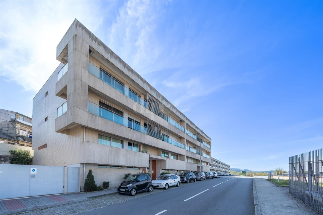 Apartamento T2 para Arrendamento em Creixomil Foto 3