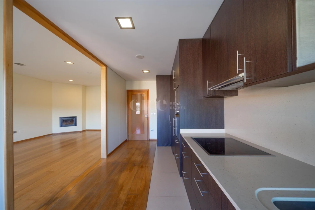 Apartamento T2 para Arrendamento em Creixomil Foto 8