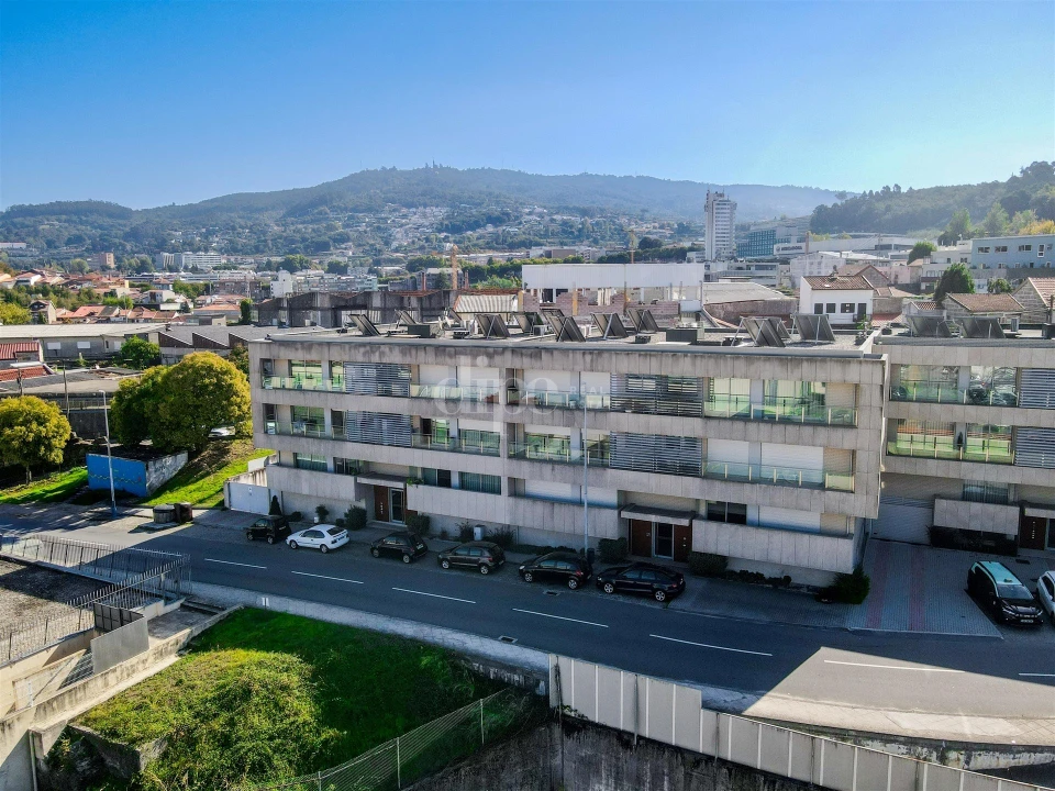 Apartamento T2 para Arrendamento em Creixomil Foto 1