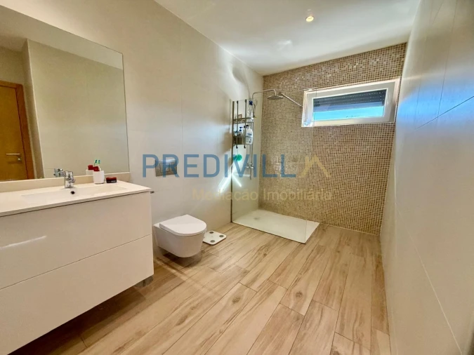 Moradia T3 para Venda em Aveleda Foto 11