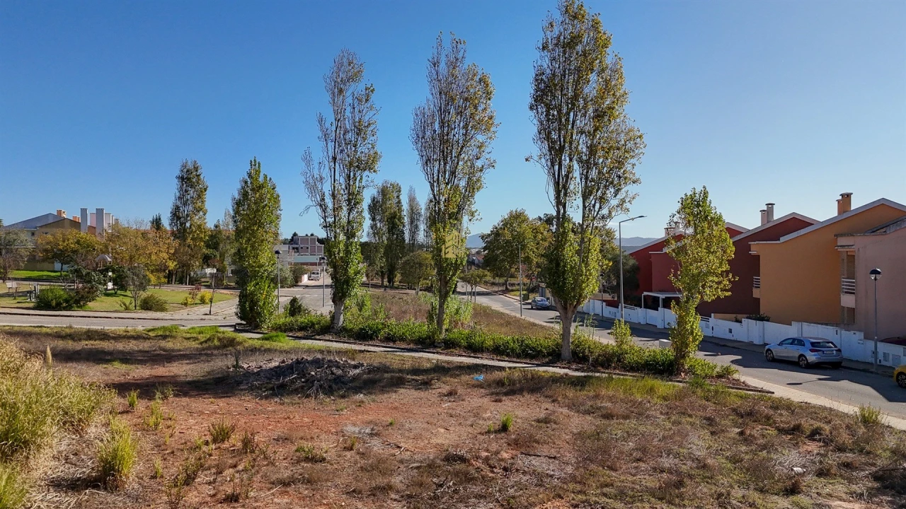 Terreno para Venda em Campelos e Outeiro da Cabeça Foto 16