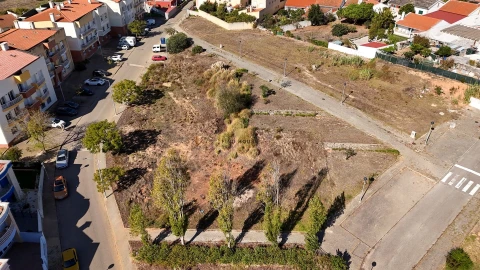 Terreno para Venda em Campelos e Outeiro da Cabeça