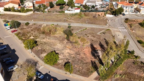 Terreno para Venda em Campelos e Outeiro da Cabeça