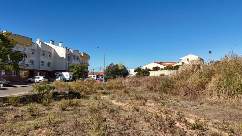 Terreno para Venda em Campelos e Outeiro da Cabeça